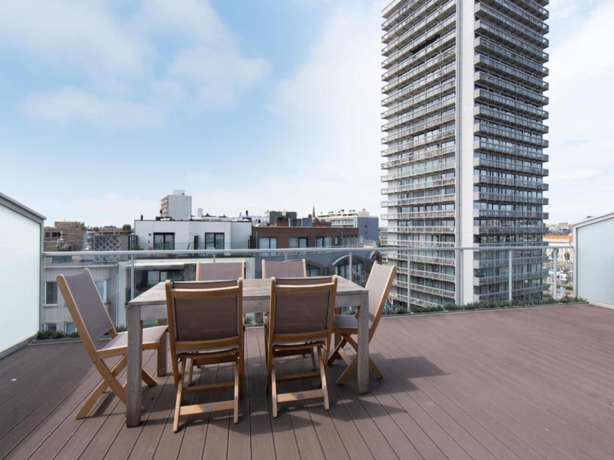Centrally Located With Spacious Terrace Appartement Oostende